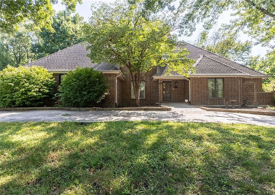 1st image of 715 Sunset Ln
