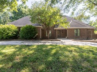 715 Sunset Ln, Belton, MO 64012