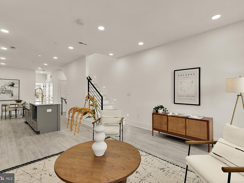 1st image of 231 S St NE #2