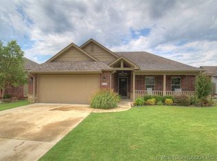 5124 Skylane Pl, Sand Springs, OK 74063