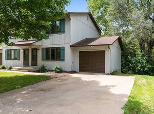 1463 Valley View Dr, Coralville, IA 52241
