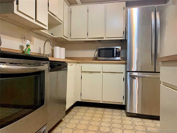 5th image of 931 NE 199th St APT 203-22