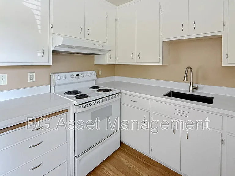 121 Eddy St — Photo 1