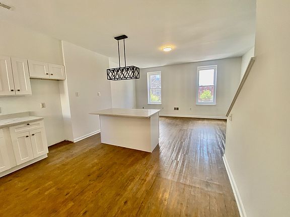 5th image of 1621 Christian St Floor 2