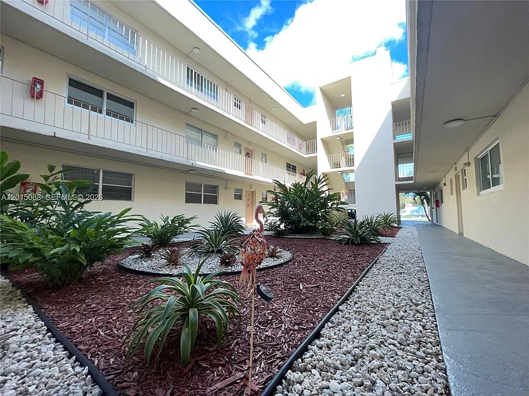 10300 Coral Way #B33 — Photo 7