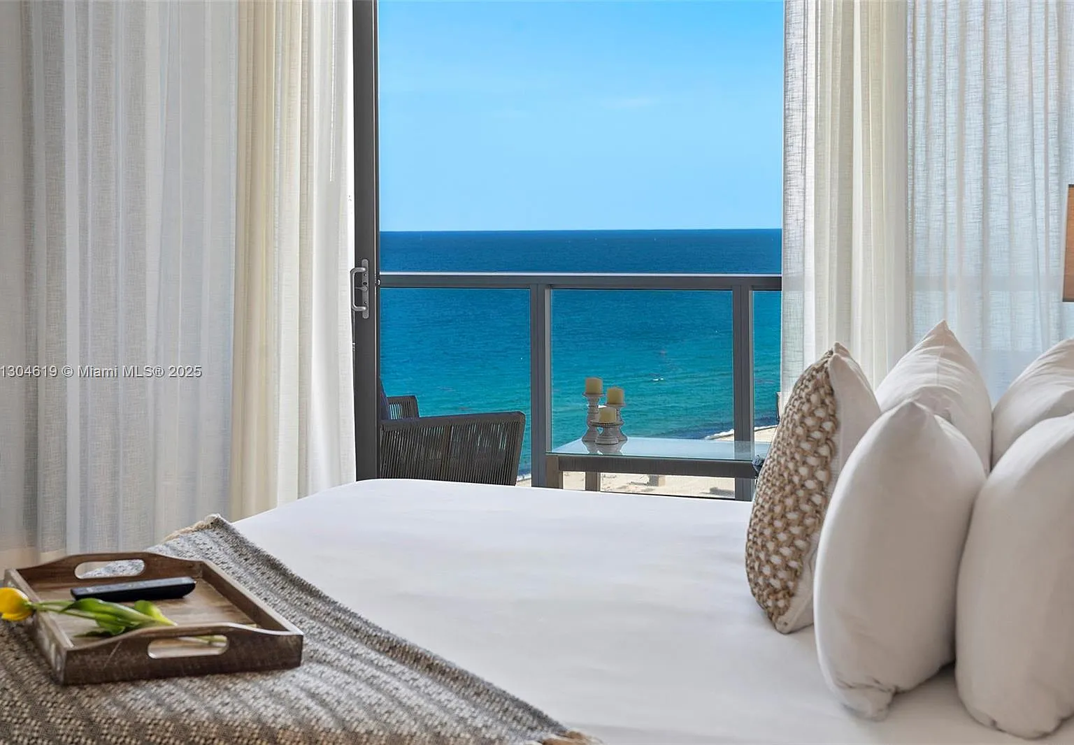 2201 Collins Ave Condo — Photo 1