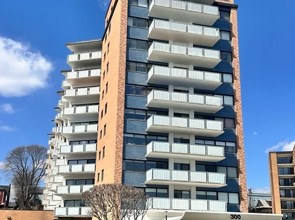 300 Lynn Shore Dr APT 908, Lynn, MA 01902