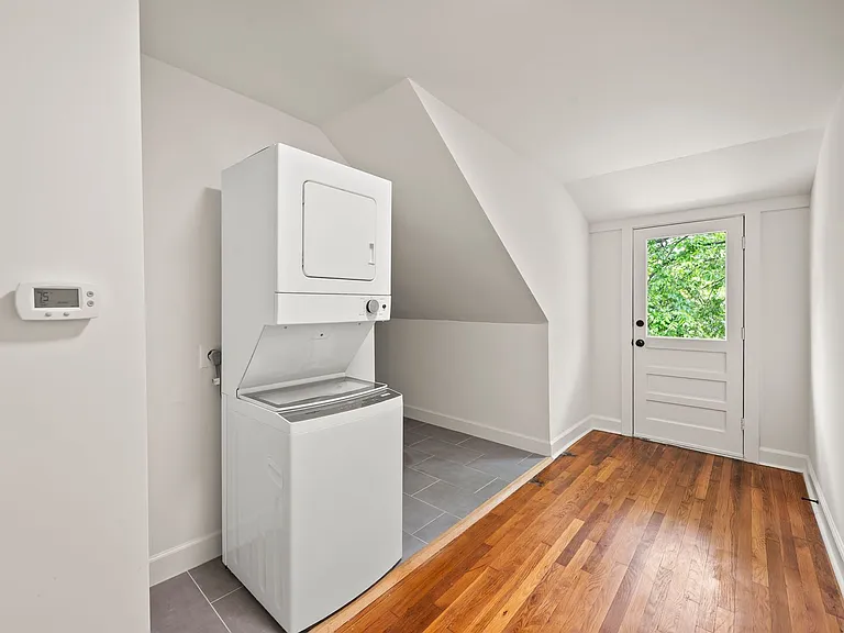 1407 Clover St — Photo 4