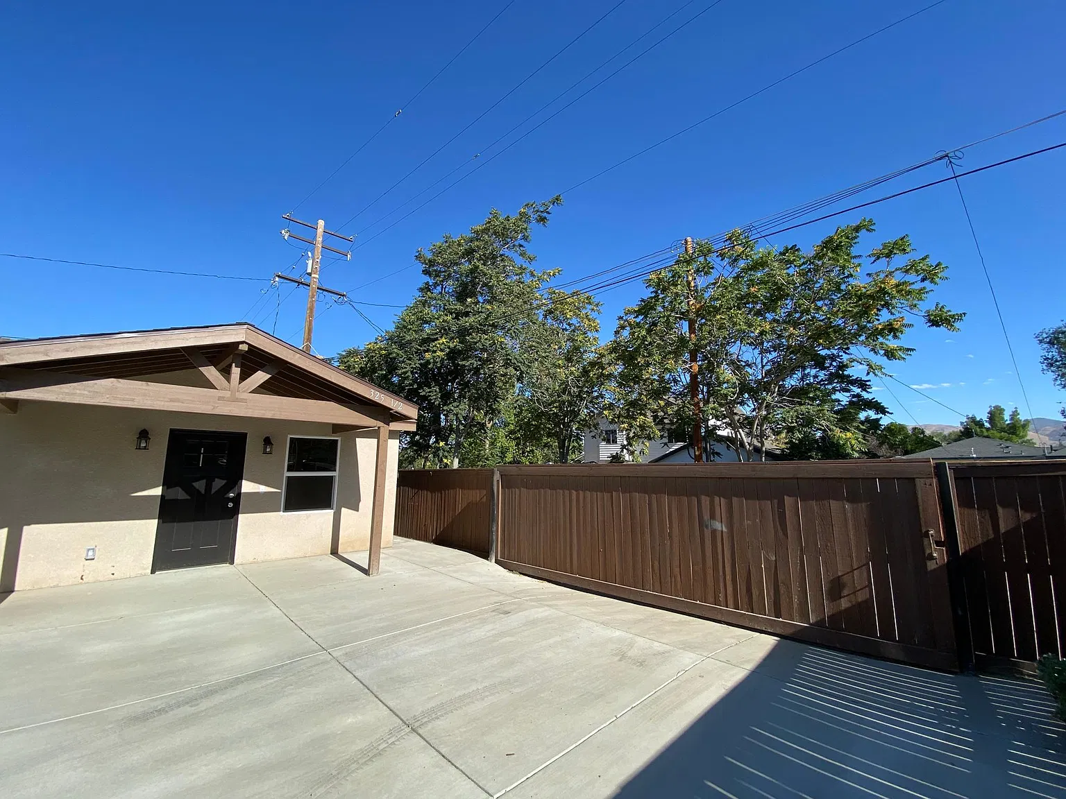 325 1/2 W C St — Photo 4
