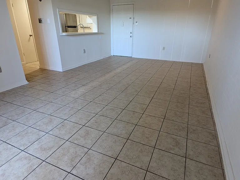 675 Wooddale Blvd #116 — Photo 3