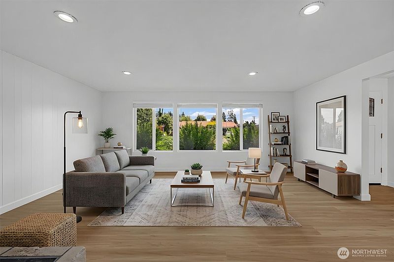 4th image of 9214 46th Drive NE