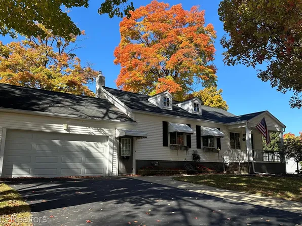 703 W Brooks St, Howell, MI 48843