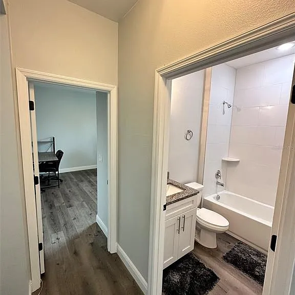 1361 Sacramento St — Photo 23