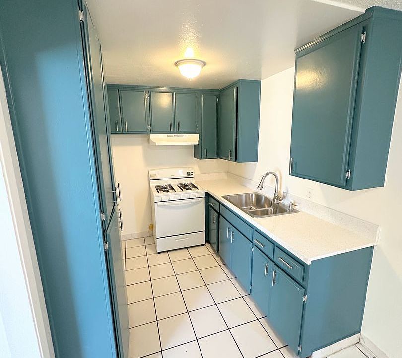 1st image of 11620 Sylvan St #1