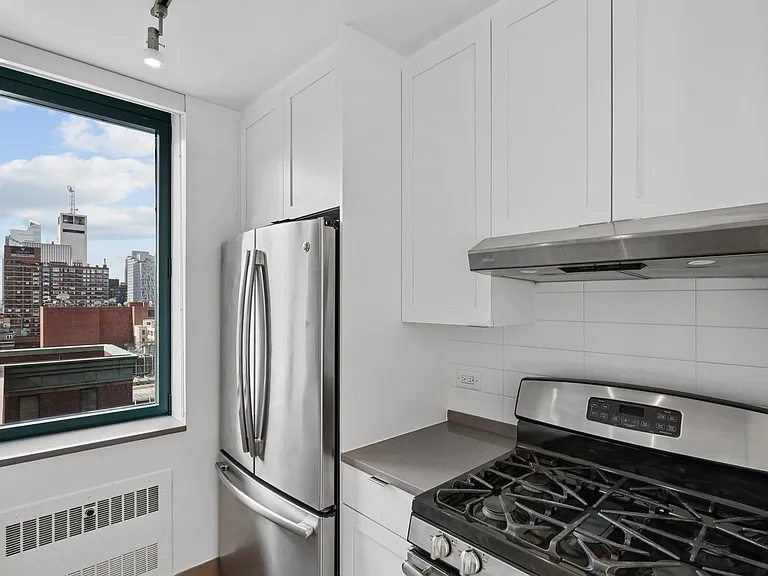 200 W 60th St #15G — Photo 7