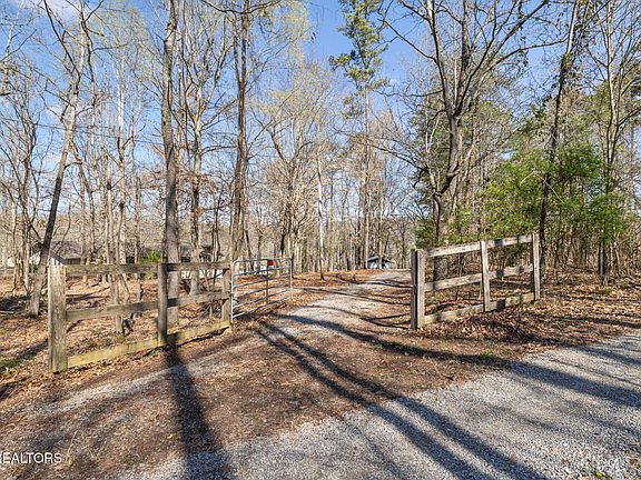 3rd image of 3798 Lakeland Dr