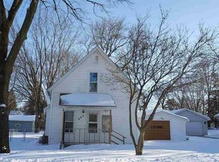 204 8th St, Charles City, IA 50616