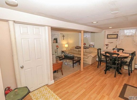 5th image of 261 Pearl St