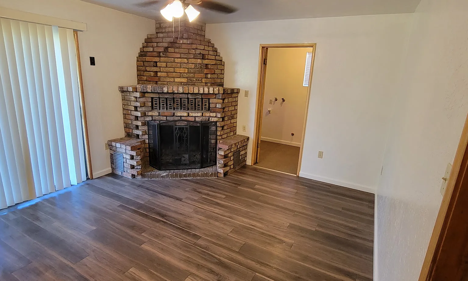 3 bed, 1.5 bath, 1550 sqft, $2,100 — Photo 4