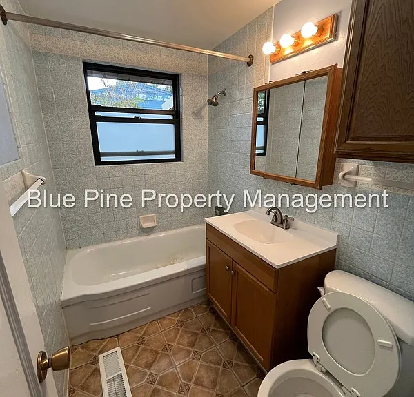 1080 Halsey St — Photo 13