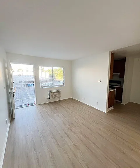 6624 Sylmar Ave #11 — Photo 2