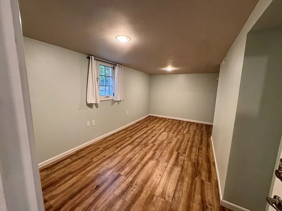 6 bed, 2110 sqft, $850 — Photo 4