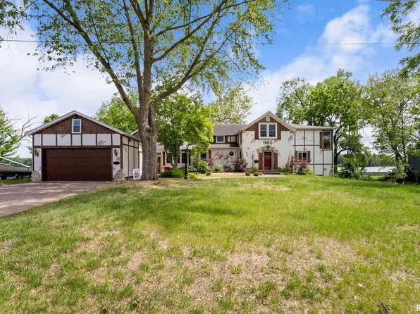 905 1st St, Camanche, IA 52730