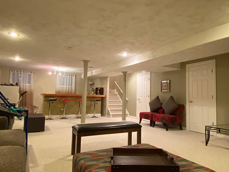 2424 Lexington Ln — Photo 17