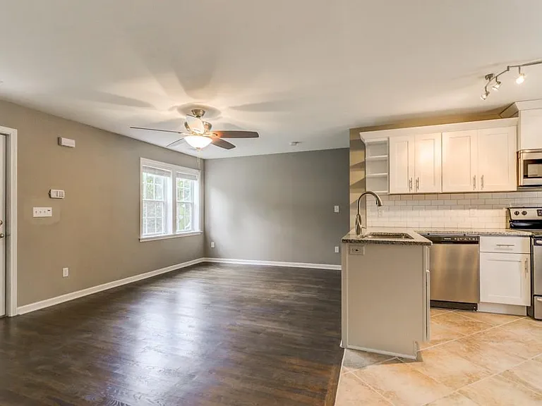 567 Ashburton Ave — Photo 6