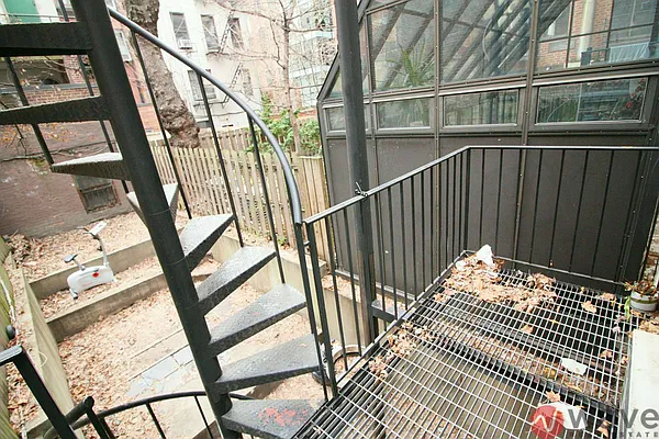 Rented by Wave Real Estate Group | media 13