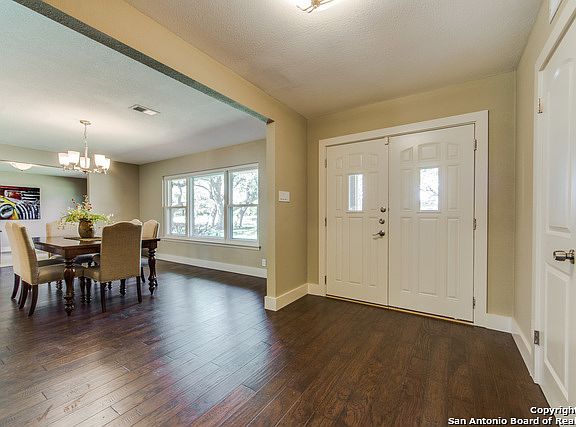 4th image of 218 Royal Oaks Dr