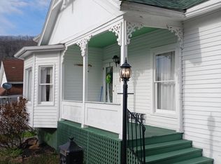 217 7th Ave, Hinton, WV 25951