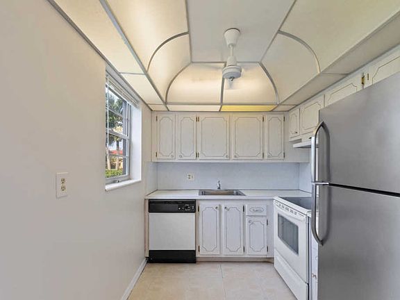 3rd image of 33 Sheffield St #33-B