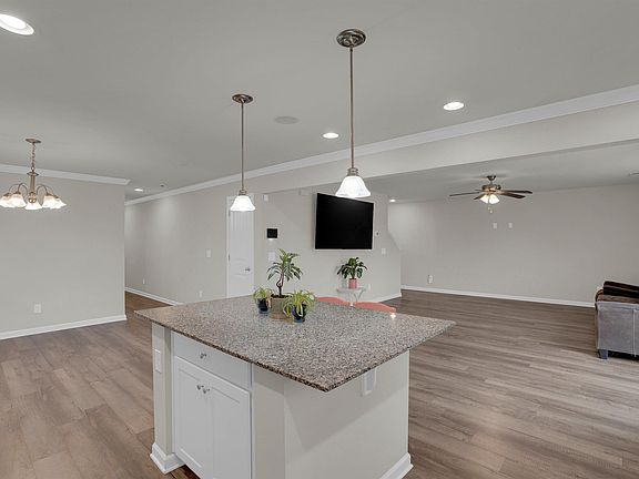 5th image of 275 Niblick Dr
