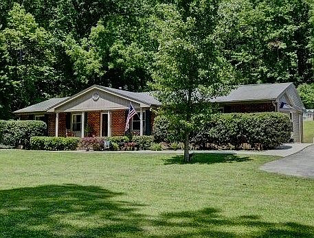 3rd image of 205 Park Dr