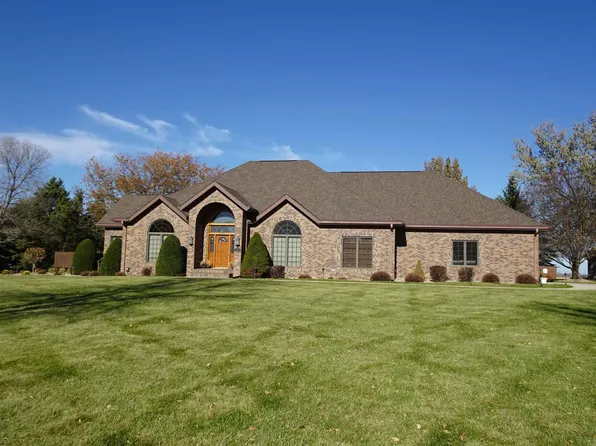 1411 Rainbow Dr, Sheldon, IA 51201