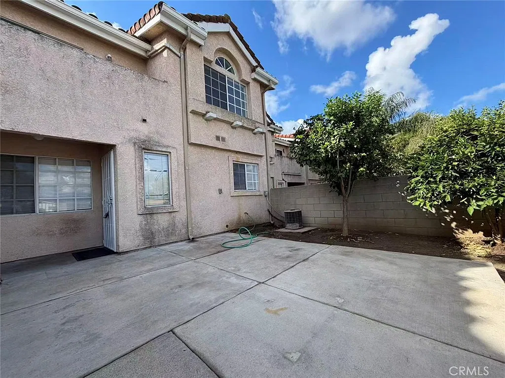 3 bed, 2.5 bath, 1307 sqft, $2,950 — Photo 3