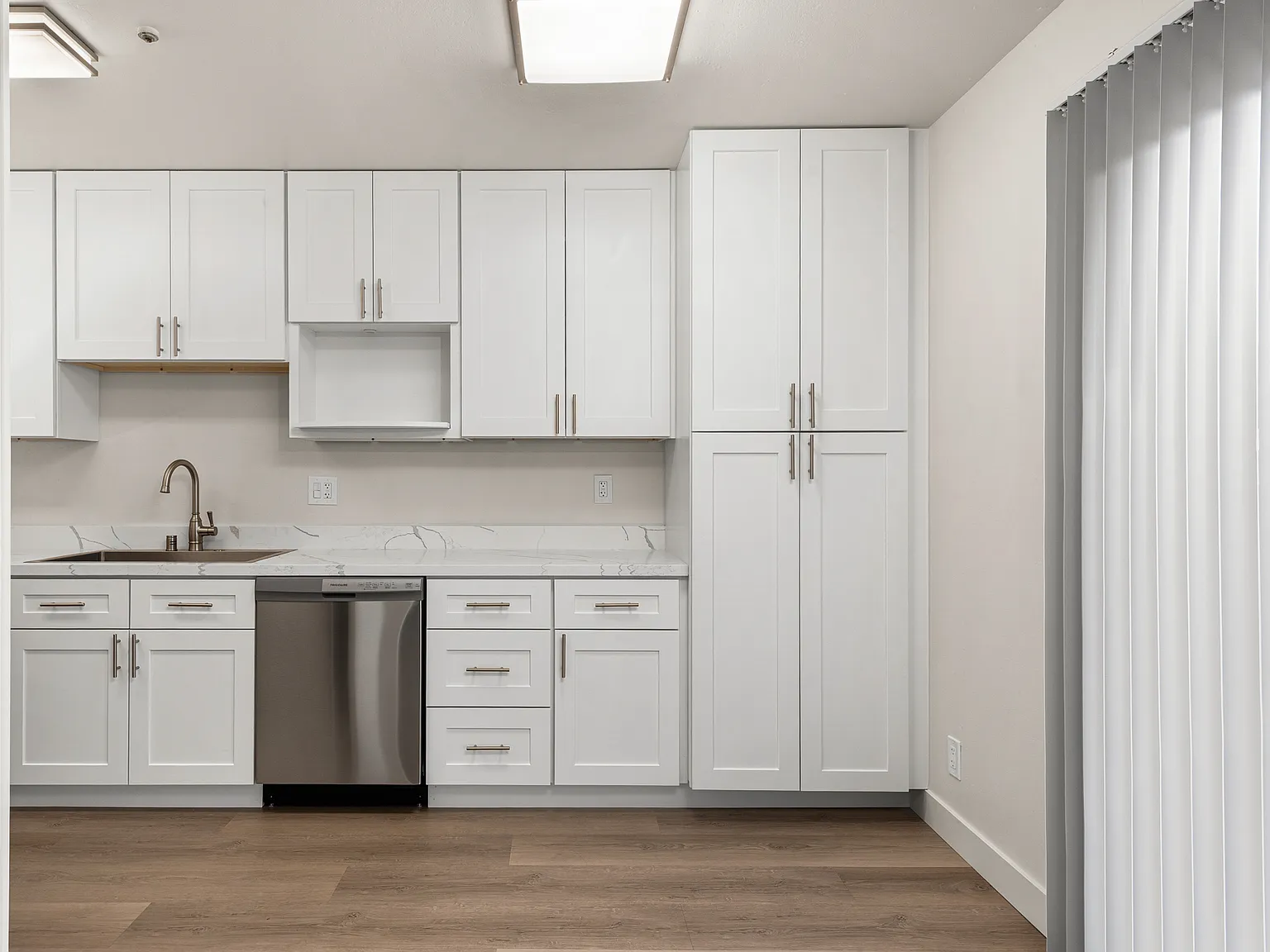 Los Robles Apartments — Photo 3