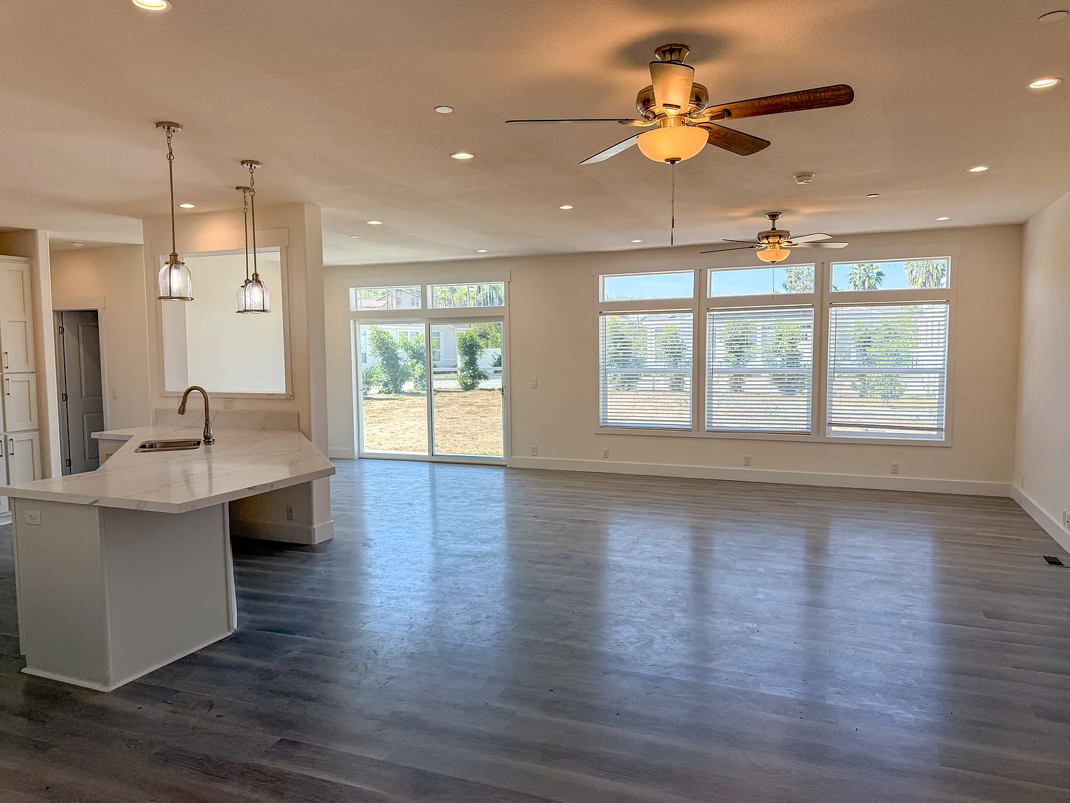 2092 Curtis Dr — Photo 4