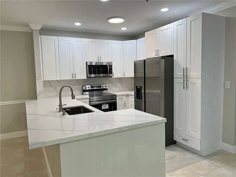 4602 SW 160th Ave #511 — Photo 5