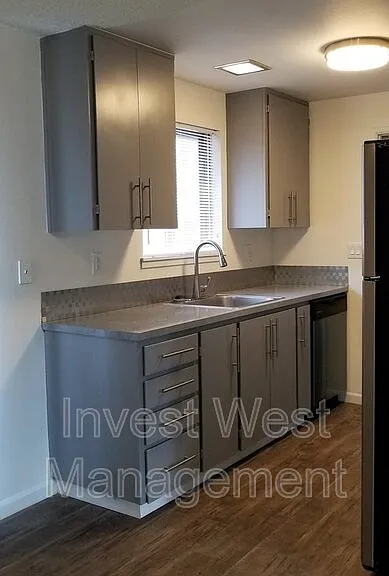 305 NE 104th Ave — Photo 12