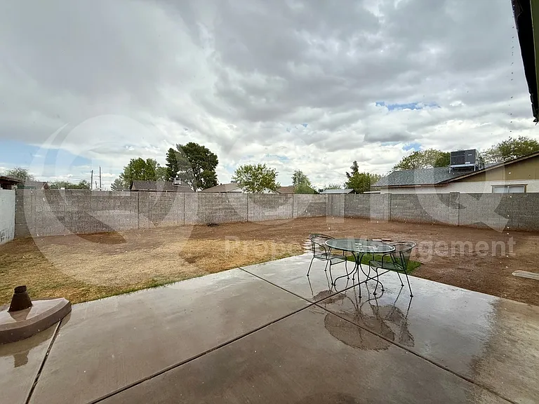 2522 E Don Carlos Ave — Photo 23