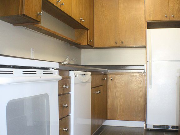 2nd image of 904 Peninsula Ave APT 410