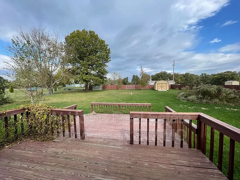 201 W Sally Ln — Photo 15