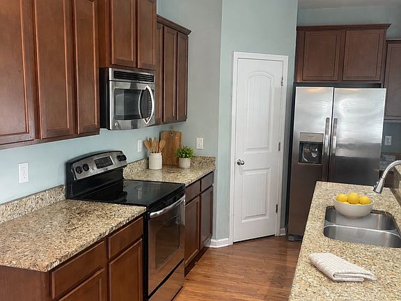 3rd image of 4442 Hillsgrove Rd
