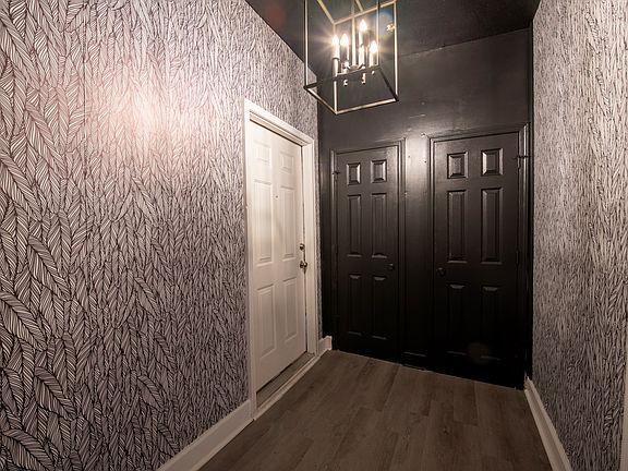 5th image of 213 E 3rd St #1