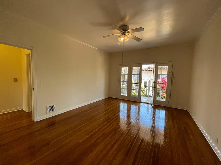 10804 Lindbrook Dr — Photo 17