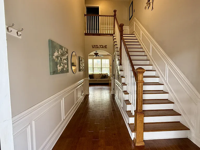 633 Dunrobin Ln — Photo 5