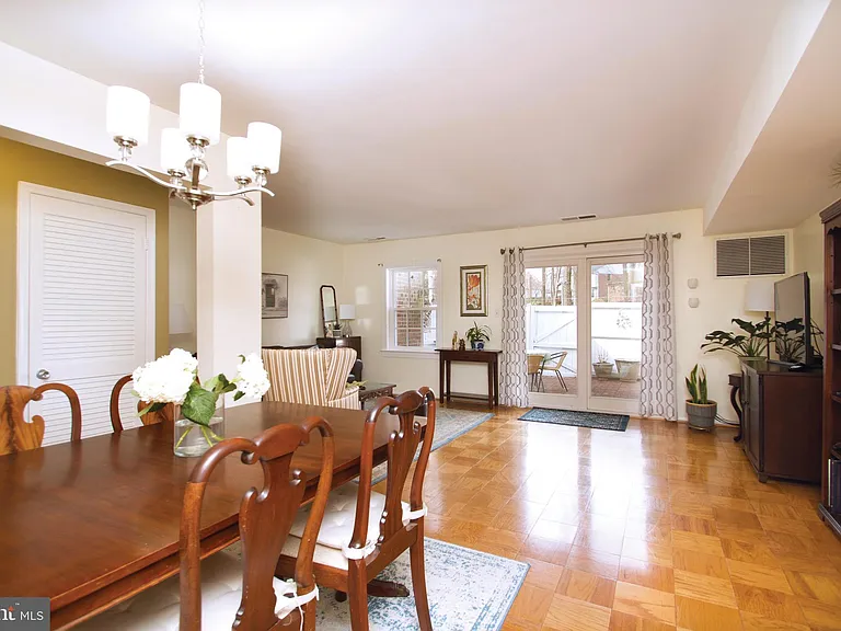 886 Azalea Dr #22 — Photo 6