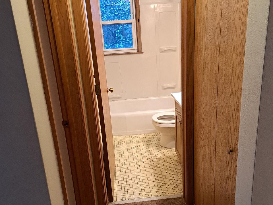 1st image of 889 Maryland Ave E APT 1